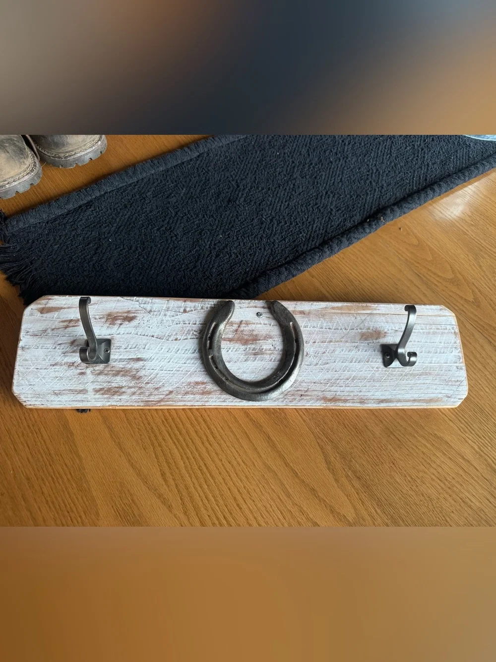 Rustic Whitewashed Wood Wall Hook Rack with Horseshoe Accent